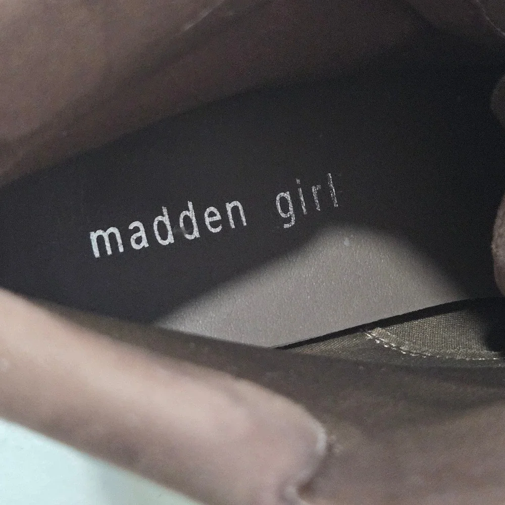 Madden Girl Taupe Faux Suede Lace Up Ankle Boots Block Heel Size 10M TELL02J1